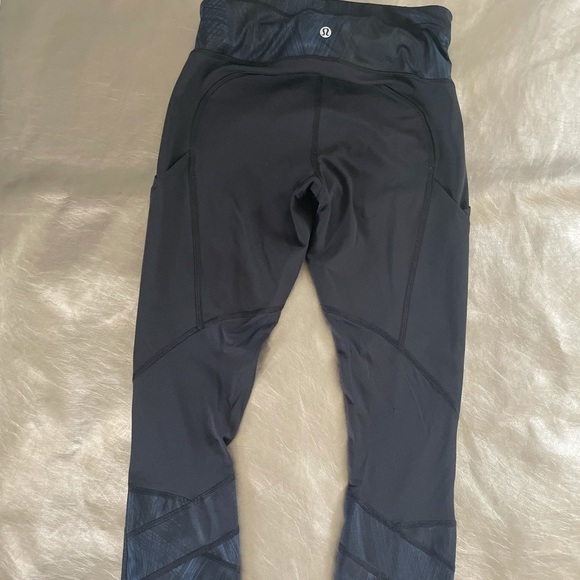 Lululemon Fresh Mesh Run Crop - Picture 7 of 8